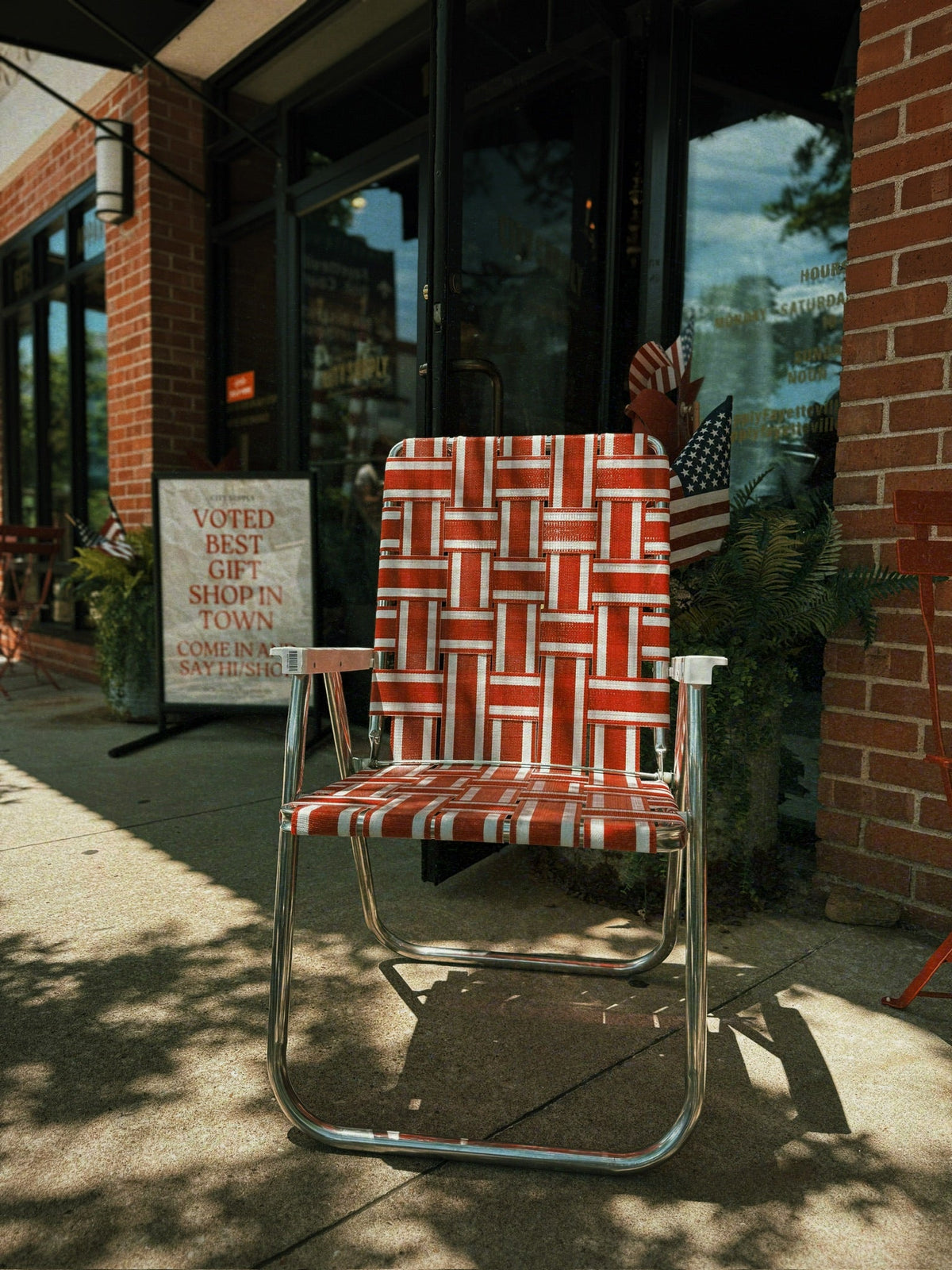 Red and White Stripe Classic Lawn Chair