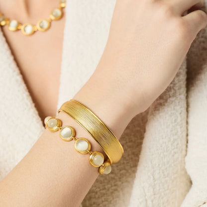 Cobblestone Hinge Bangle - Gold