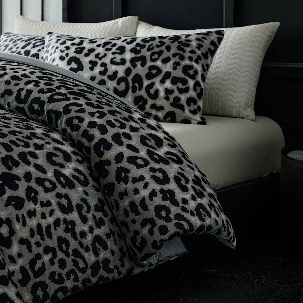 Leopard Print Duvet Cover Set with Pillowcases, Soft Microfiber All-Season Bedding for Twin, Full, Queen & King Beds