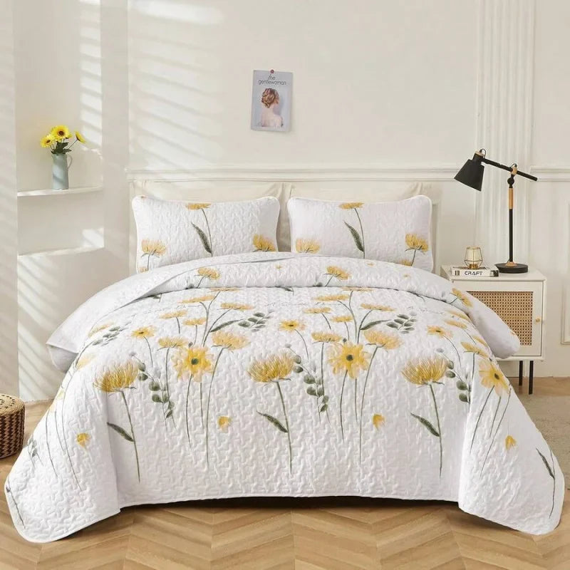 3-Piece Queen Floral Quilt Set, Lightweight Reversible Farmhouse Coverlet with 2 Pillow Shams