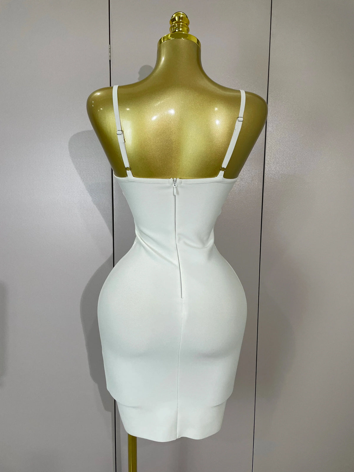 Sexy White Spaghetti Strap V Neck Crystal Sleeveless Bandage Dress Women Elegant Evening Party Cocktail Luxury Birthday Gowns