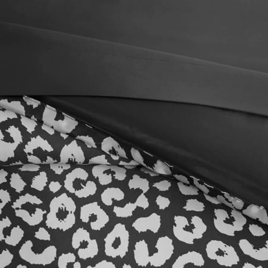Luxury Black Leopard Satin Comforter Set – 6 or 8-Piece Bedding Ensemble for Glamorous Bedrooms