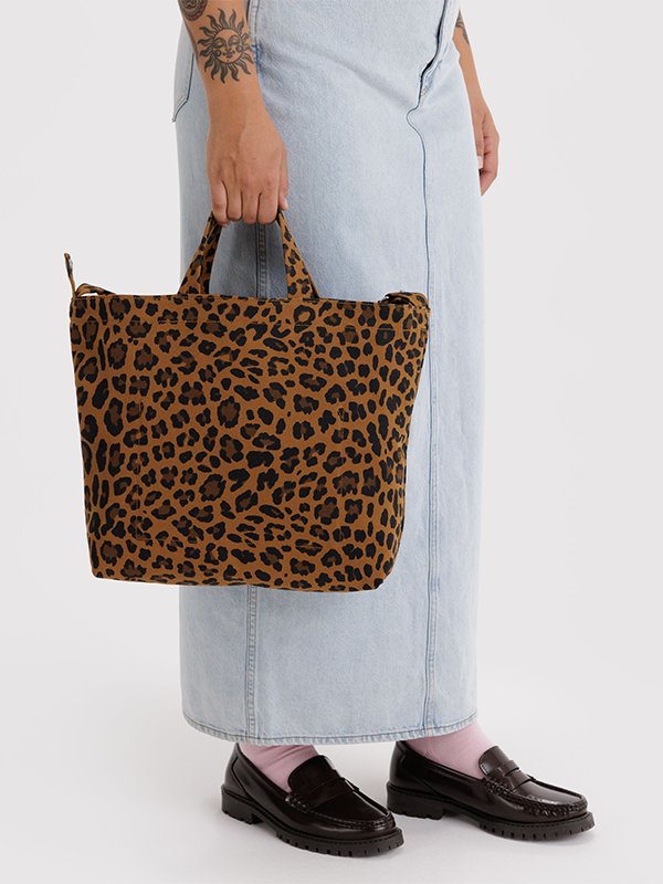 Horizontal Zip Duck Bag: Leopard