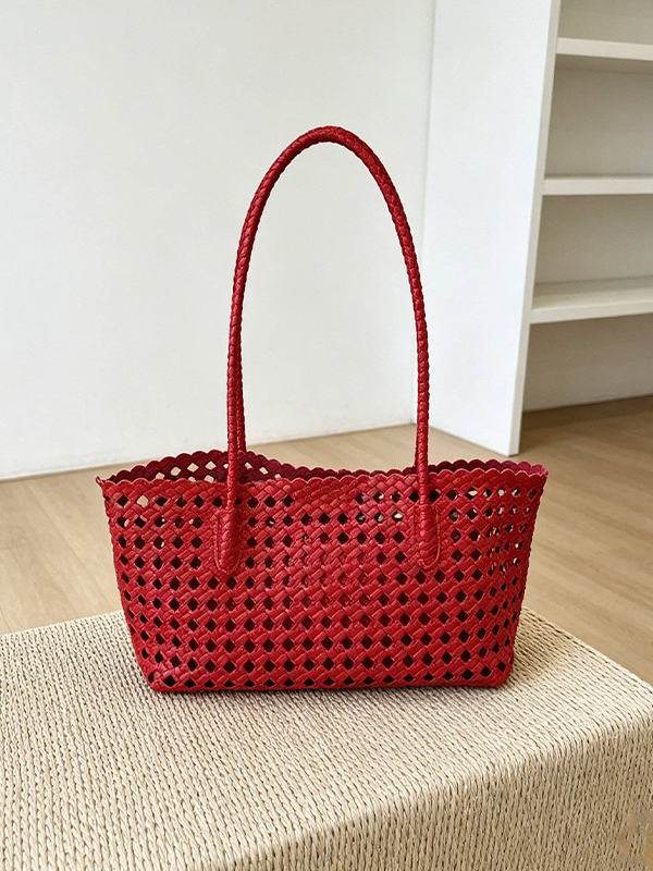 Woven Beach Shoulder Bag: Red