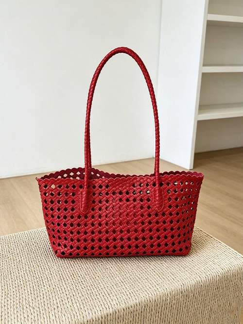 Woven Beach Shoulder Bag: Red